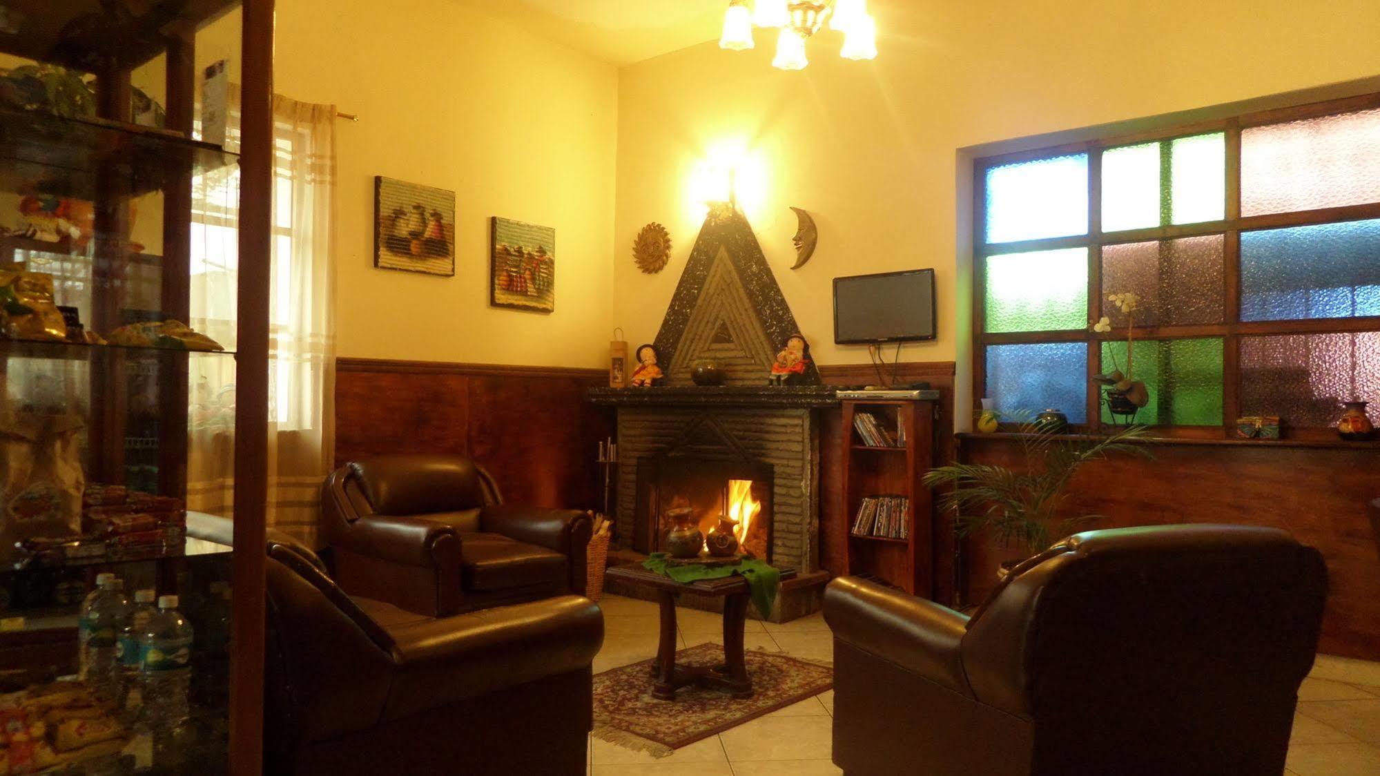 Jhomana Guesthouse Кито Экстерьер фото