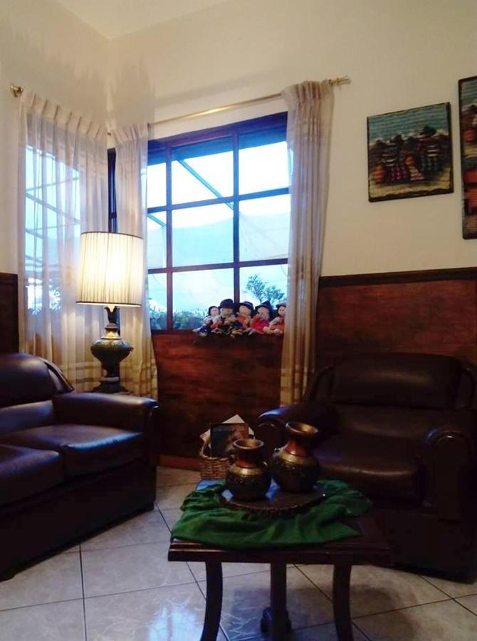 Jhomana Guesthouse Кито Экстерьер фото