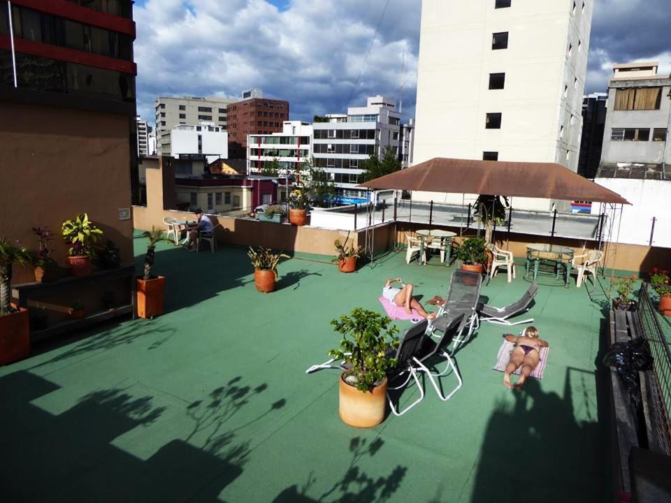 Jhomana Guesthouse Кито Экстерьер фото